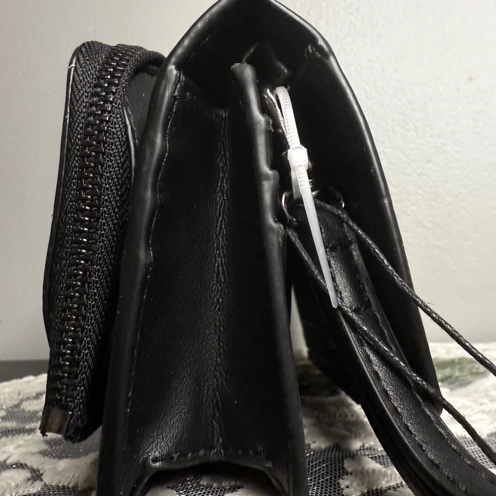 Steve Madden BCABBYY Black Flap Wallet Wristlet Zip Pouch NWT